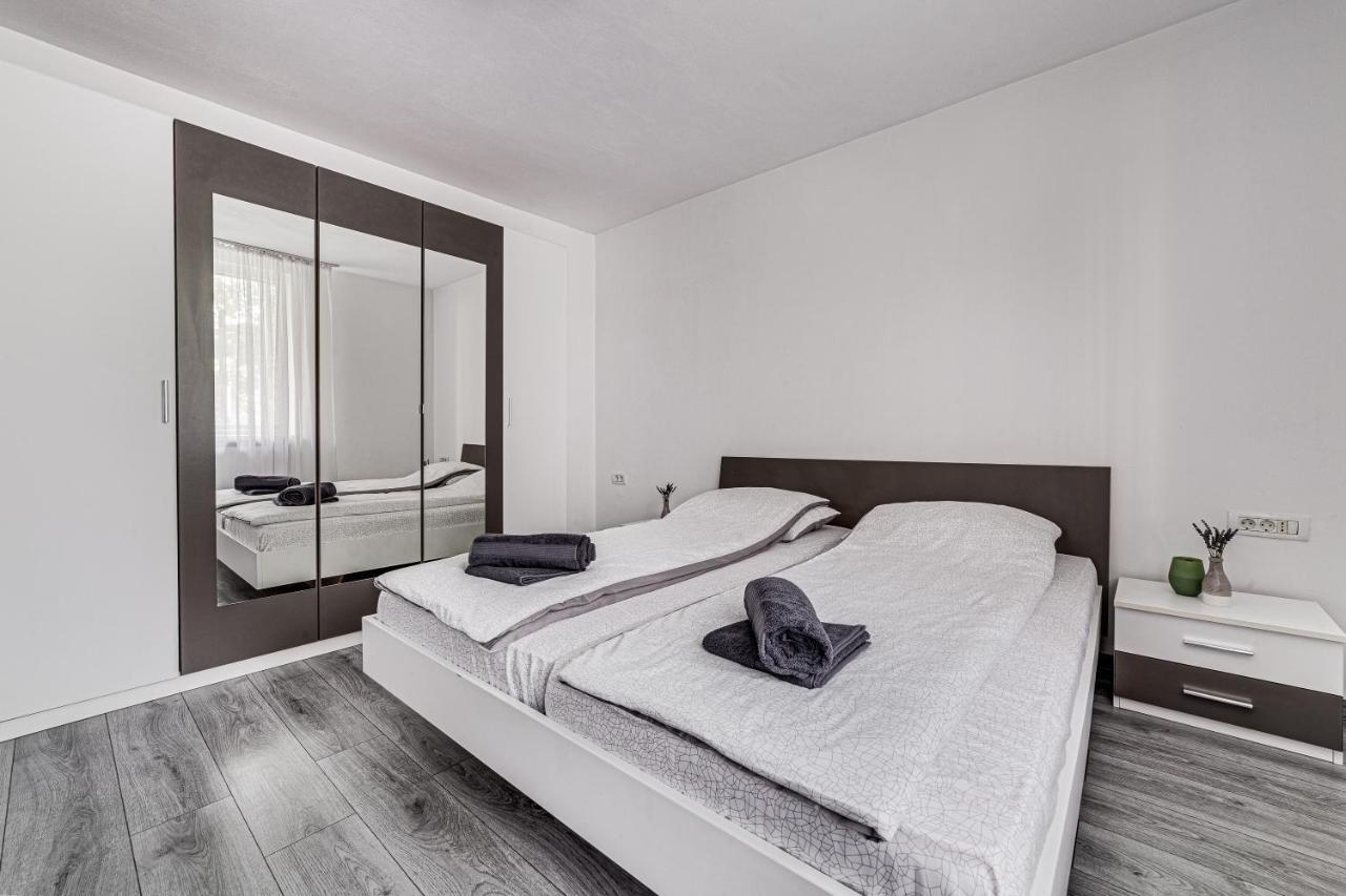 Gabriel Apartment Arad Exterior photo